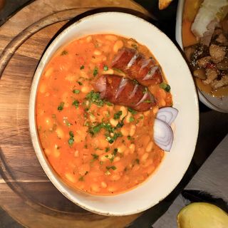 Fasole tradițională cu cârnați de casă