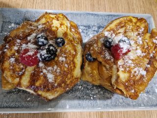 Френска закуска с боровинков чийзкрем