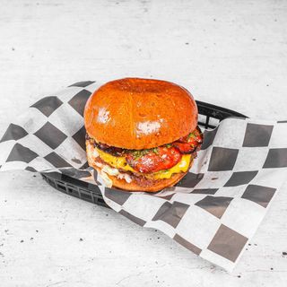 Burger z chorizo pikantny