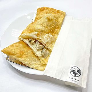 Чебурек з мідіями (295г)