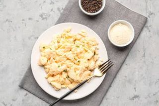 Бъркани яйца със сирене (300г)