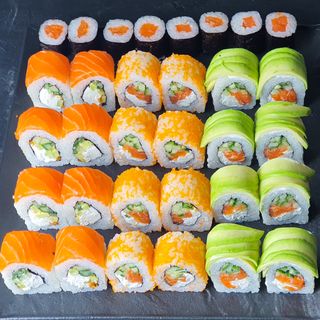 Сет Лосось Три філадельфії + макі CLASSIC (920г)