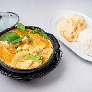 Kurczak w czerwonym sosie curry