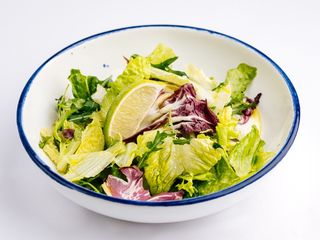 Зелений салат з лаймом та оливковою олією (100г)