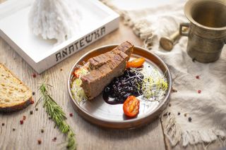 Pasztet domowy z konfiturą z czerwonej cebuli