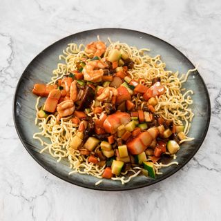 34. Tallarines Crujientes Con Marisco