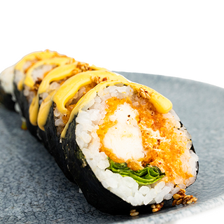 Futomaki z kurczakiem i opalanym cheddarem 6 szt.