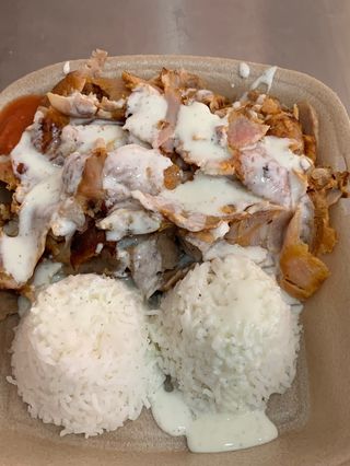 Kebab Al Plato Con Arroz Y Salsa