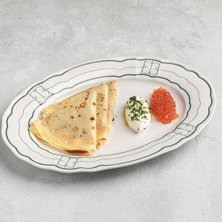 Блины с красной икрой, сливочный крем