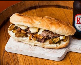 O Famo Strano con l'hamburger