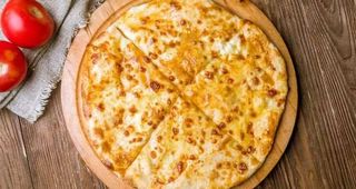 Хачапури из слоеного теста с сыром