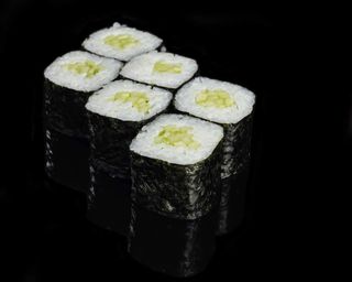 Мини ролл с огурцом