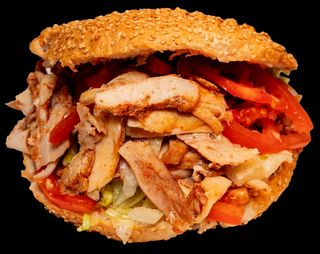 Kebab na grubym cieście z kurczakiem