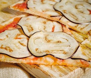 Pizza melanzane al spicchio 