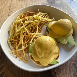 Huevos Benedict & Aguacate