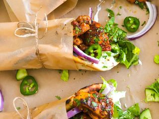 Menu Naan Roll With Tandoori Chicken