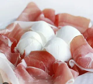  Antipasto        Bufala e crudo di Parma