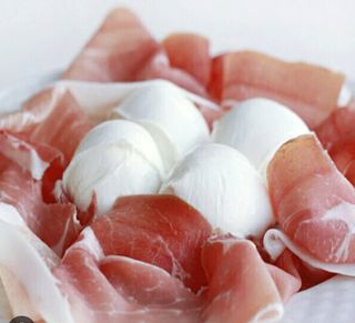 Bufala e crudo di Parma
