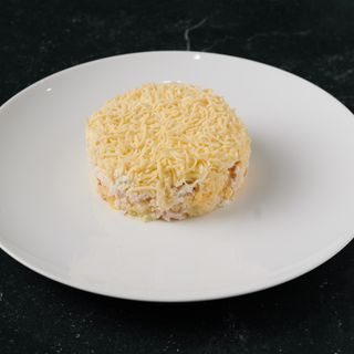 Салат "Мулен Руж" з куркою та ананасом, 100г