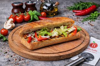 Panino cu bucati de pui