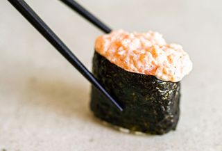 G003.Gunkan spicy ebi