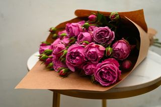 3 ტოტი სპრეი ვარდი