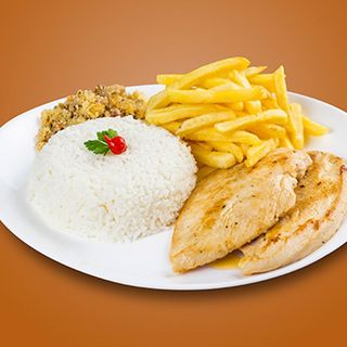 Peito de Frango Grelhado com arroz farofa e batata frita 