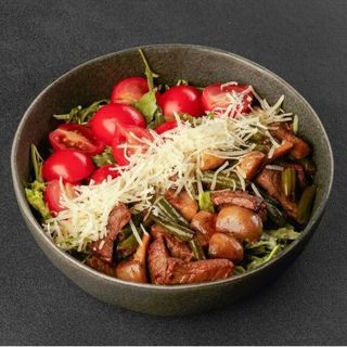 Теплий салат з телятиною та овочами (280г)