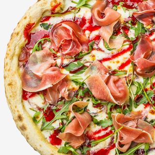 Піца Кватро Формаджі з пармою та малиновим кюлі