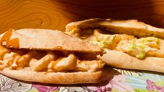 Bocadillo de Calamares + Patatas + Bebida