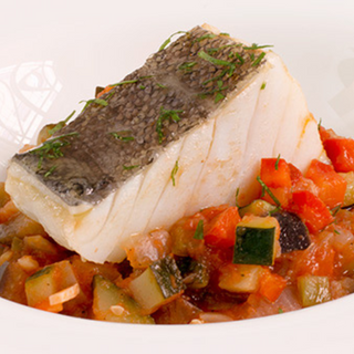 BACALAO CON PISTO DE VERDURAS