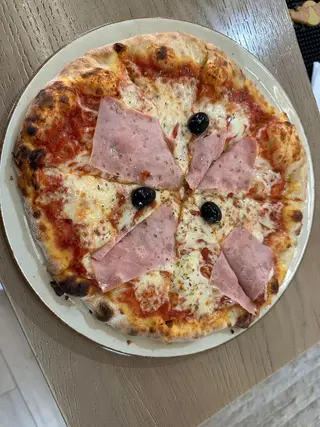 Pizza Vesuvio