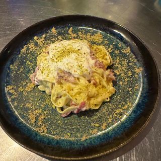 Tagliatelle Con stracciatela di bufala,polvo de pistacho