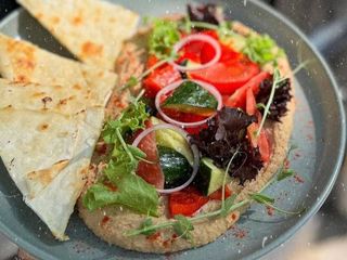 Хумус з овочами песто та лавашем (380g)