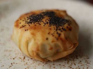 Маковий листяник з вишнею