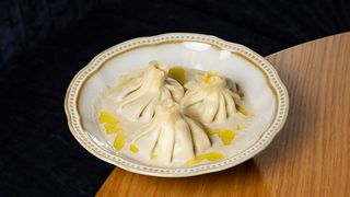 სოკოს ხინკალი ნაღების სოუსით და ტრიუფელის ზეთით 3ც