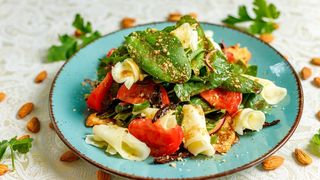 Грузинский салат с душицей