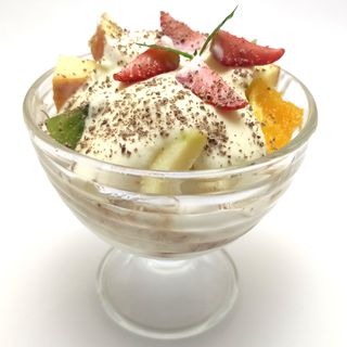 Морозиво з вершками та фруктами (175г)