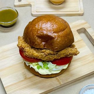 Crispy chicken burger