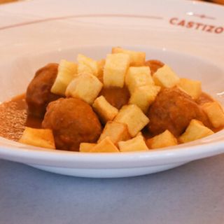 Albóndigas de ternera y jamón ibérico estofadas