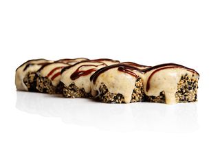 Запечений рол з лососем в кунжуті (365g)