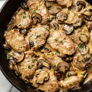 Сач от свинско бонфиле сметанов сос,гъби и картофи