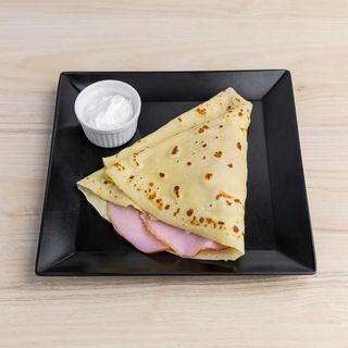 Palačinka sa pečenicom, kačkavaljem i pavlakom