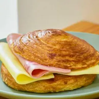 Croissant Mantequilla Jamón y Queso
