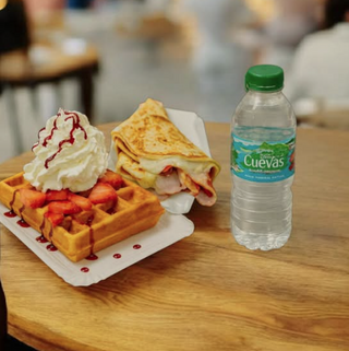 1 Crêpe Salado + 1 Gofre + 1 Bebida (Agua, Refresco O Cerveza)