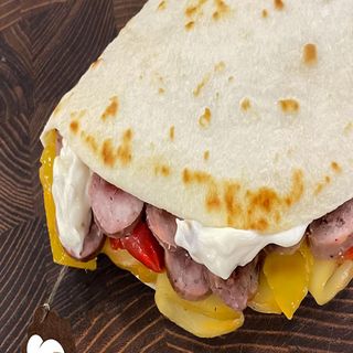 Q11 - Salsiccia 100gr, scamorza, peperoni e ketchup