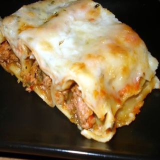 Canelones De Carne Con Salsa Roquefort