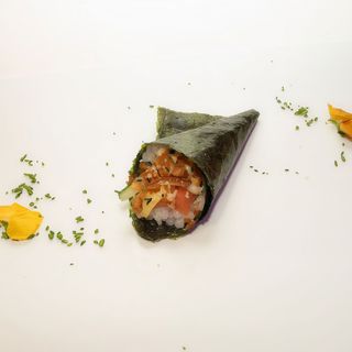 Temaki de salmón (1 ud.)