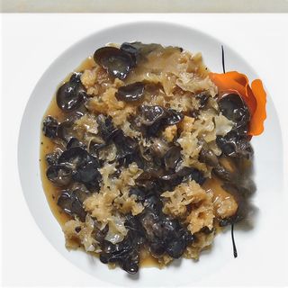 Ciuperci chinezesti negre si albe