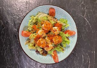 Салат Мікс з креветками та крем-сиром (180г)